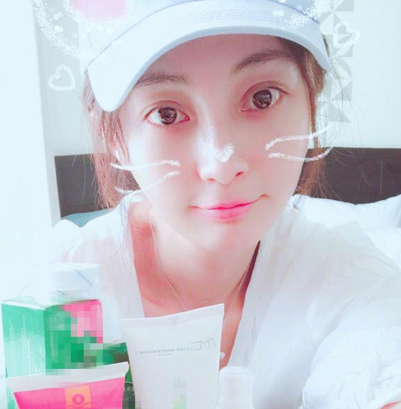 姚笛晒素颜自拍 粉丝评论你怎么辣么美