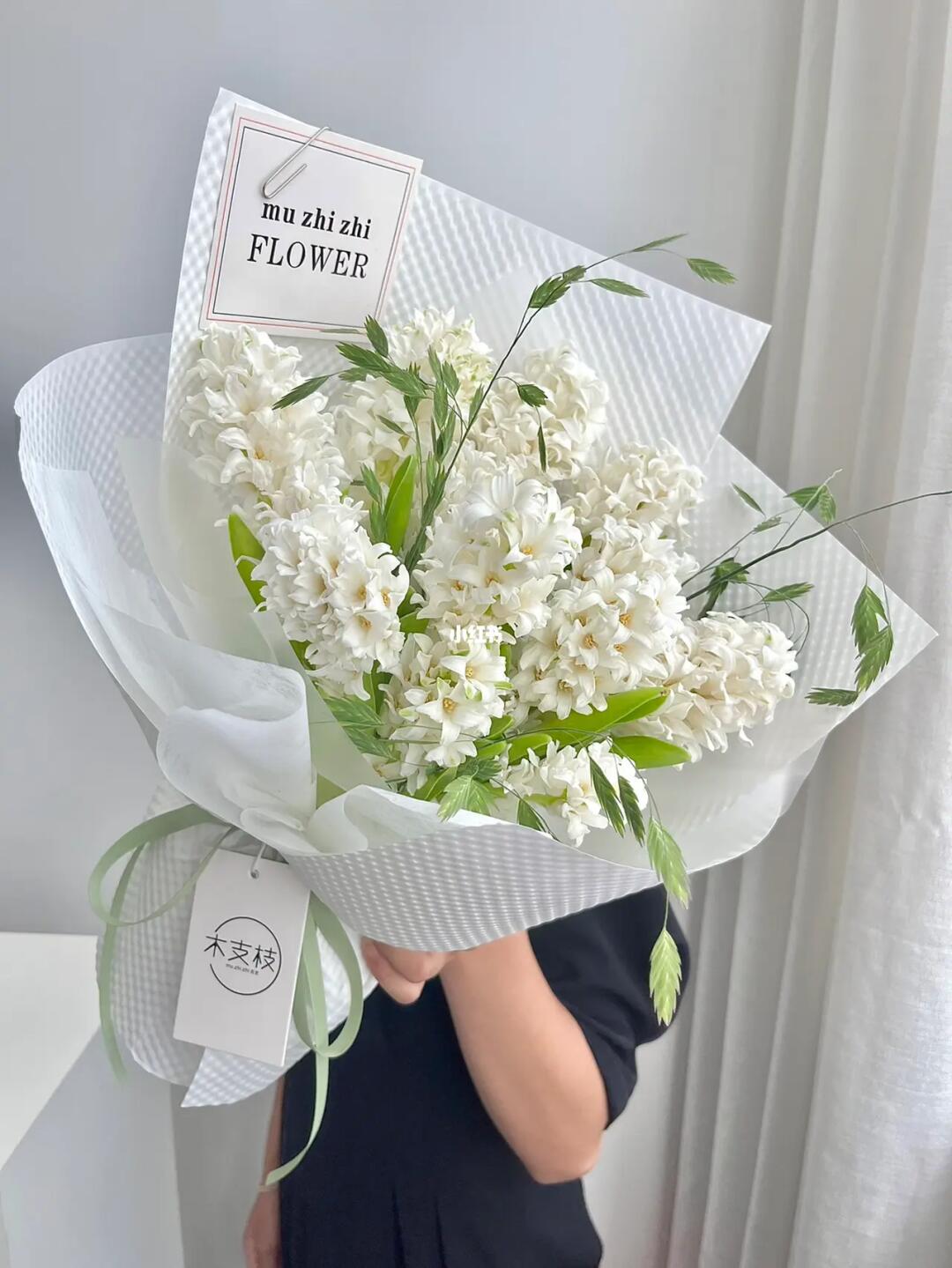 风中传来你的消息07白色风信子花束