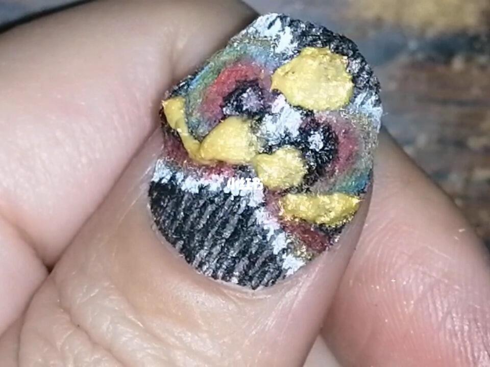 用医用胶布画个美甲贴