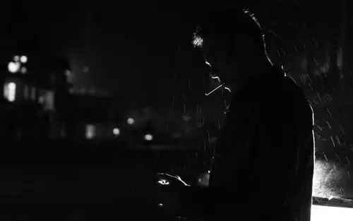 孤独它吞噬了我 壁纸图片