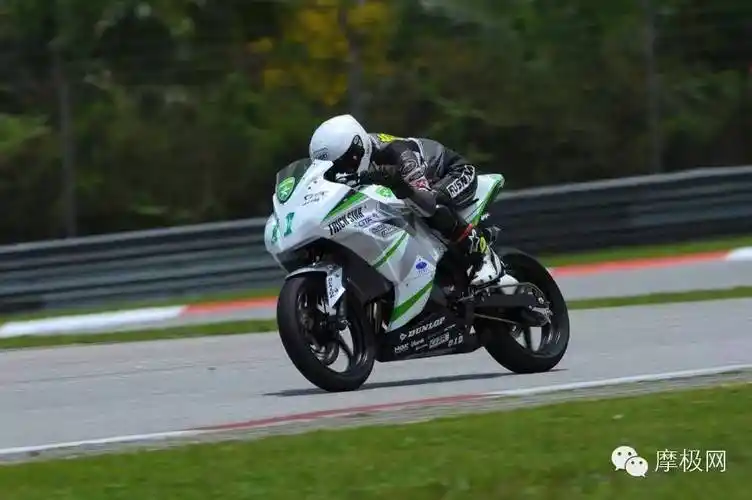 "白幽灵" 2016款川崎 h2r-trick star 0-385km/h加速