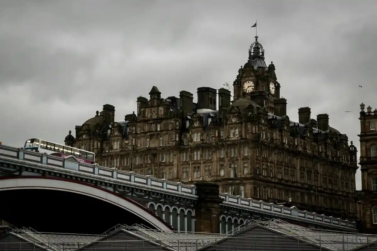 复古色调 #英伦风 #每一帧都是热爱 #城市记忆 #摄影  - 抖音