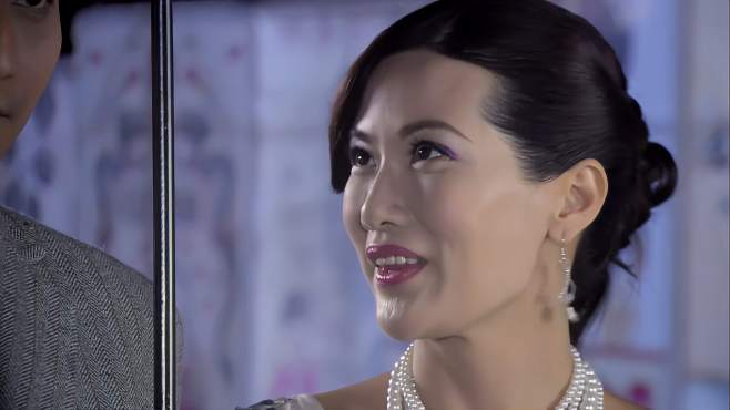 青春烈火:琉璃子行为奇怪,纳兰东对她有怀疑,她却认为是不信任-影视综