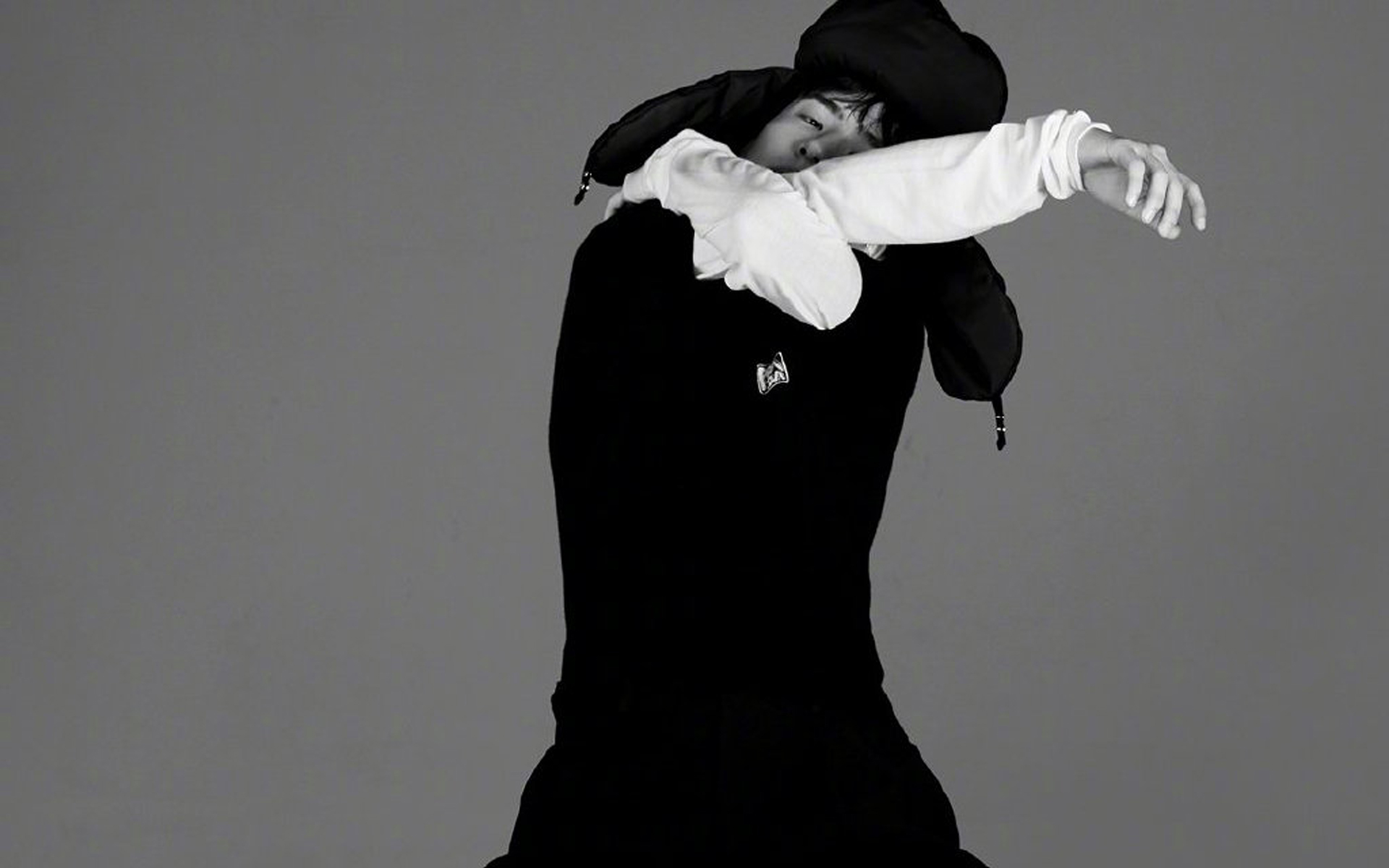 刘昊然酷帅写真图片桌面壁纸