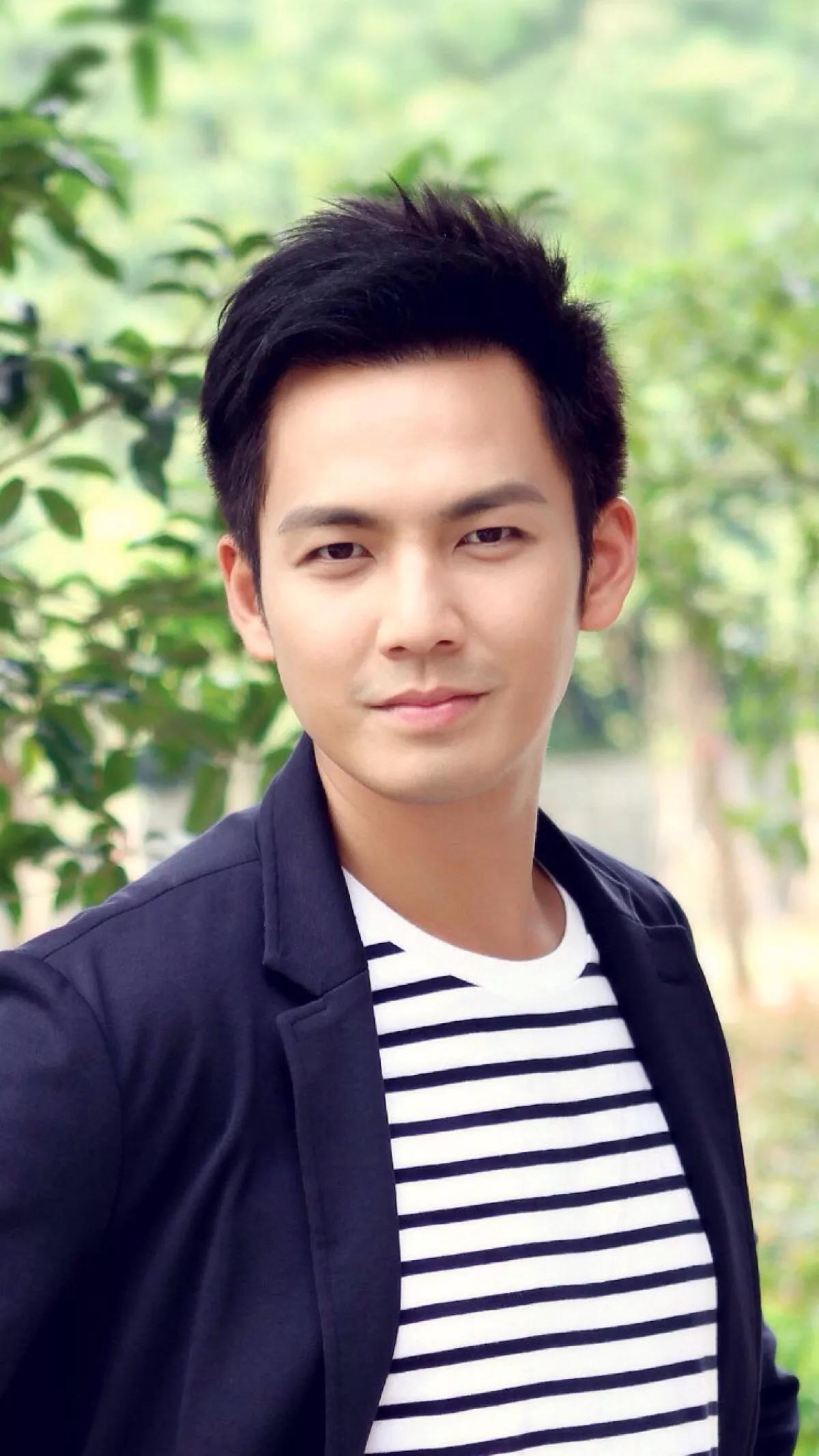 最帅的男明星排行榜前十名(全国十位帅气男演员明星)