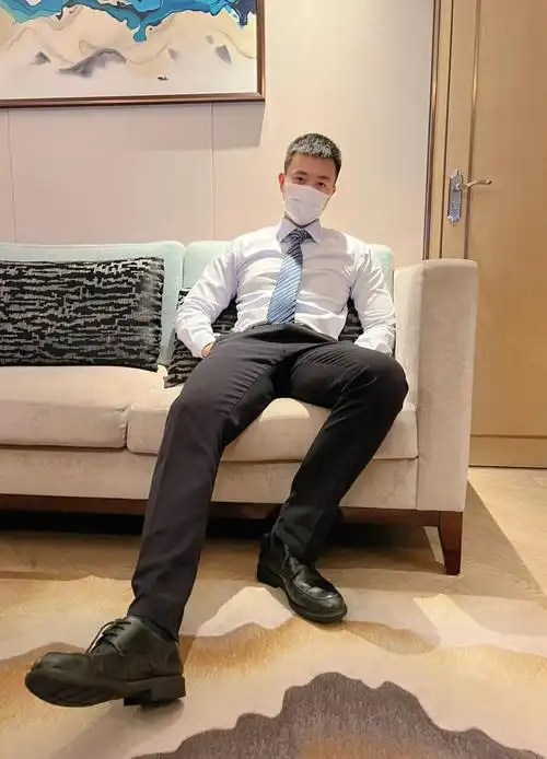 看到了吗 我的眼里只有你#正装皮鞋  #痞帅  #原相机  #大长腿  #你的