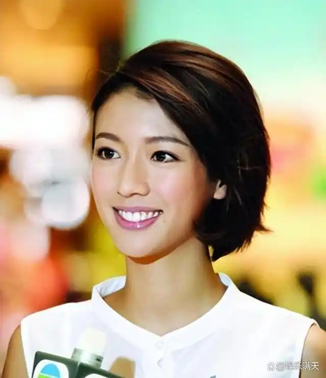 蔡思贝继续开启自己的演艺事业,2015年,就与大咖张家辉与郭采洁,一同