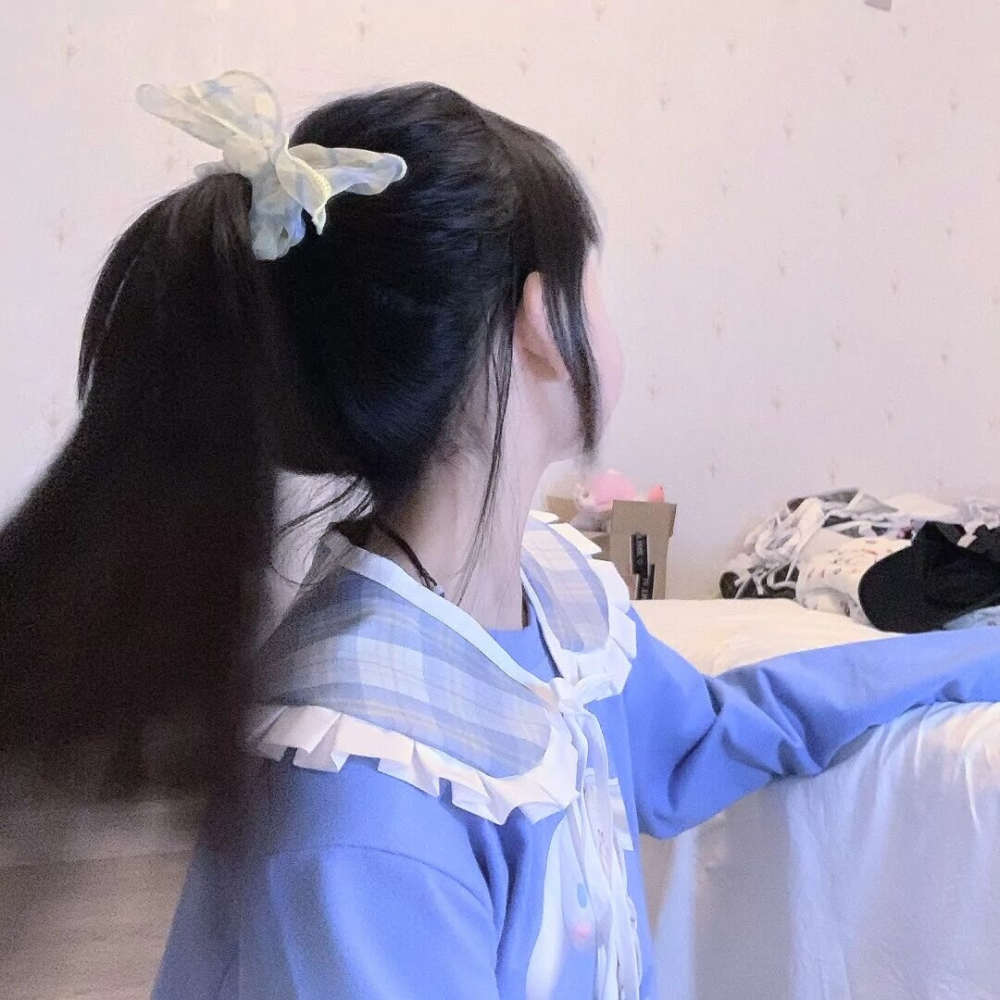 女生头像学生系单马尾