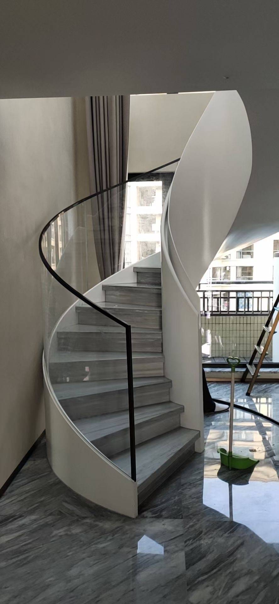 旋转楼梯不可忽视的实用性与安全性