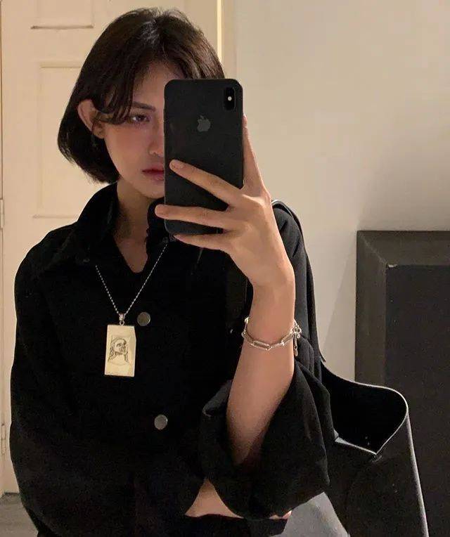 的女生 从那时候开始,叉哥就留下了一个习惯:  一看到长相雌雄莫辨的