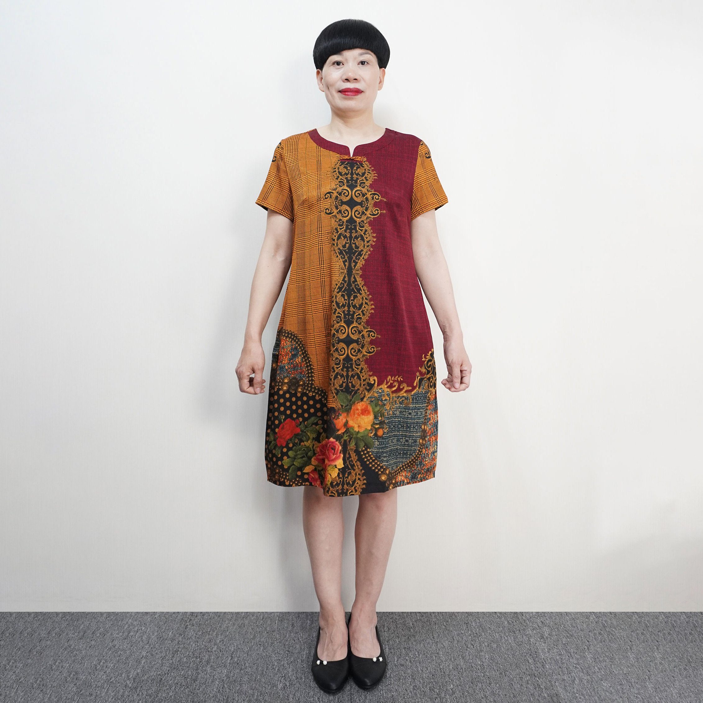 洋气中老年妈妈连衣裙过膝短款宽松2021年夏季新款中老年女装