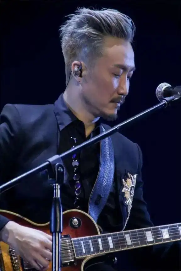 郑东汉满怀期望地为