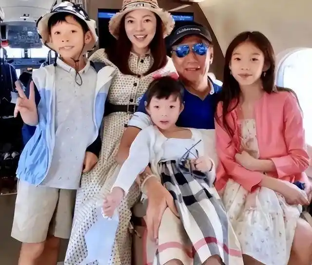 曾馨莹连生3胎还想为72岁的郭台铭拼4胎和林心如是闺蜜