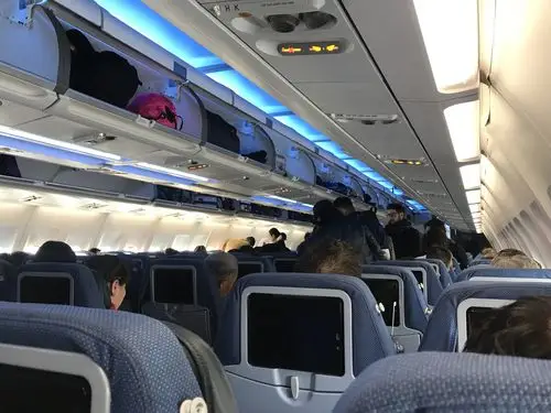 摆渡车登机,感觉开了半小时,都出顺义了,真的头大.