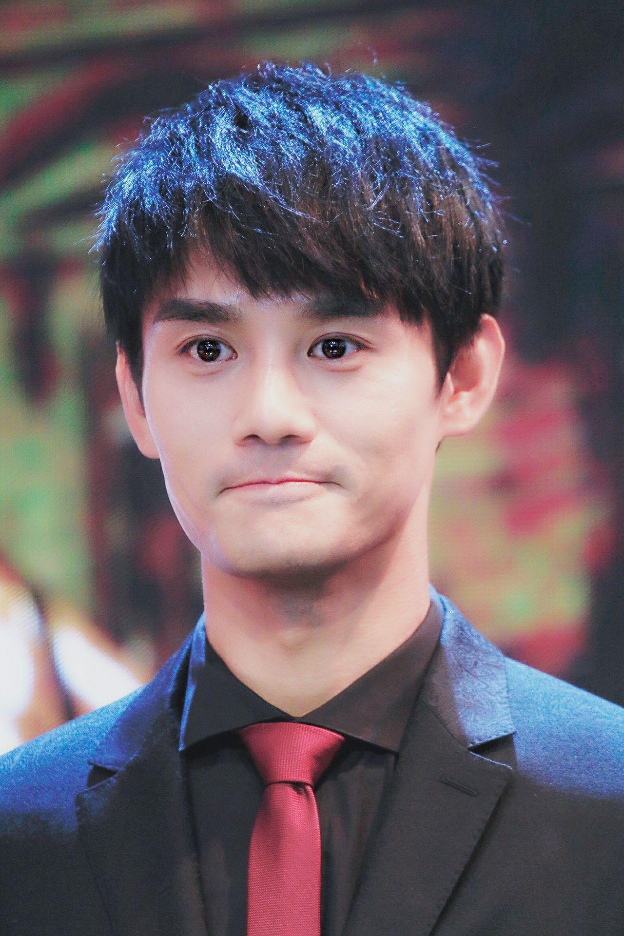 内地四十岁以下的帅气男演员演技和雷佳音郭京飞胡歌差不多的还有谁