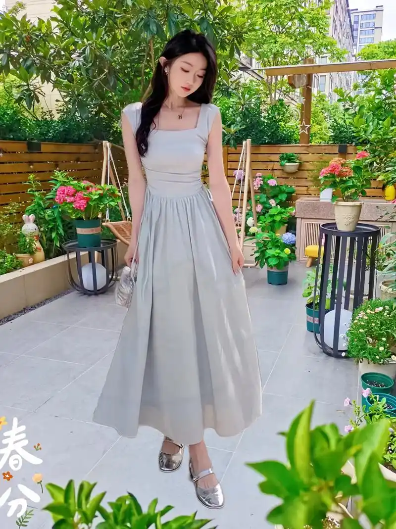 姐妹们,这夏季新款太好看了吧! 蓝色小吊带连衣裙,长裙法式赫 - 抖音