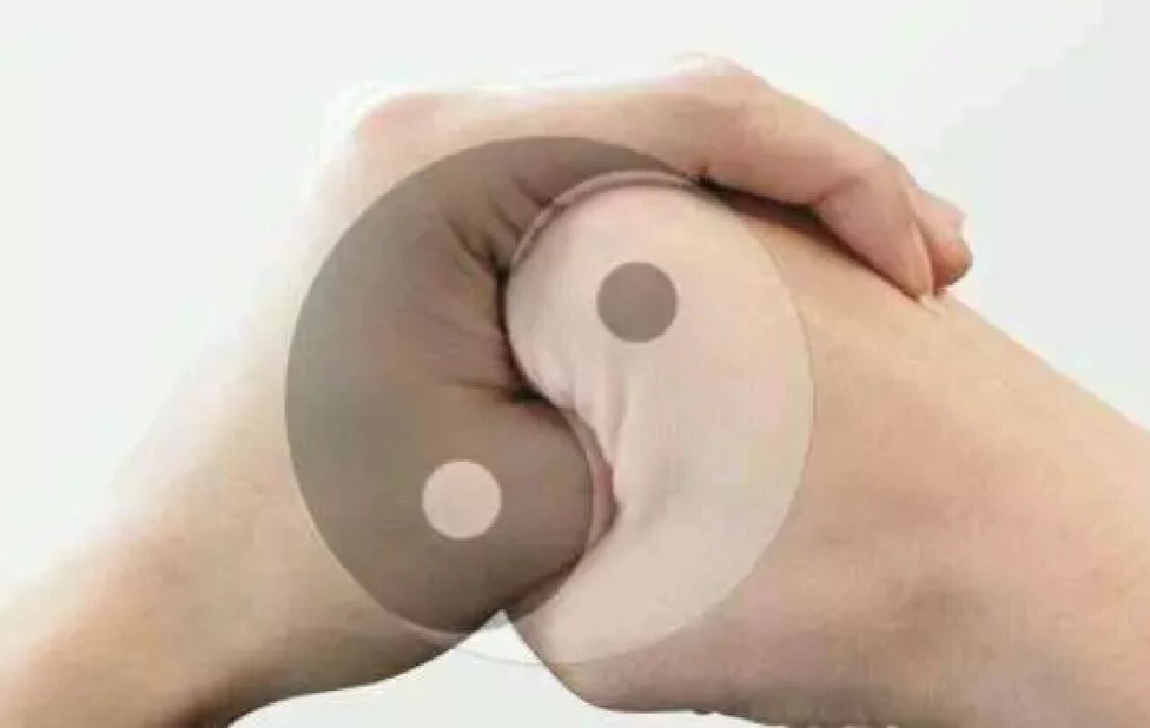 道教庙观敬香通常并不求多,三支为宜,代表道,经,师三宝,也对应天,地