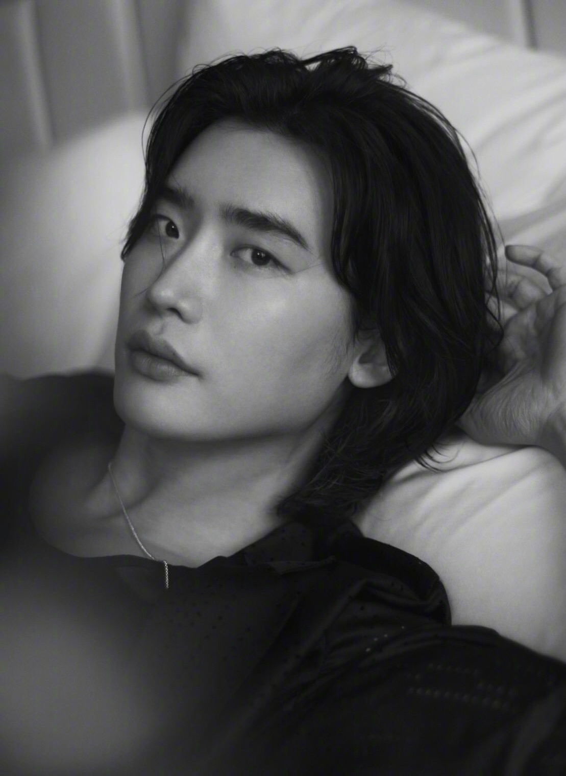 李钟硕 画册写真 长发好爱!__财经头条