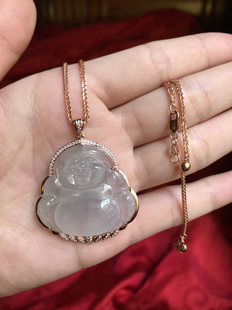 翡翠佛公,刚拿到手,感觉跟卖家拍的不太一样,镶嵌18k,不是南非钻,3500