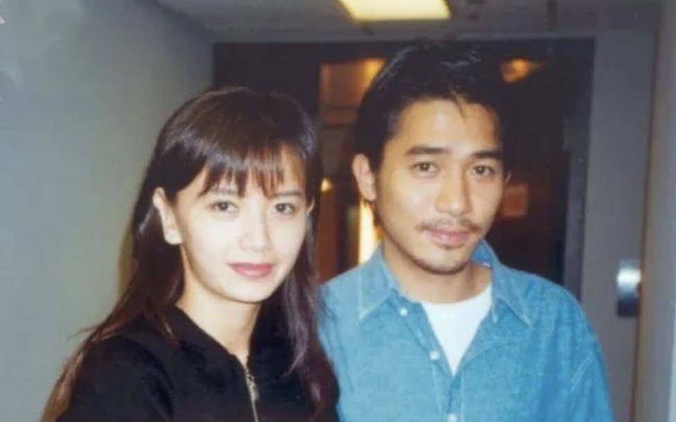 梁朝伟的三个女友同台,但是怀念梁朝伟曾华倩