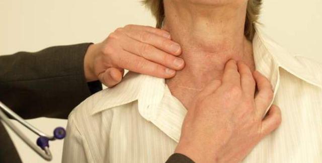 查出甲状腺结节,能吃加碘盐吗?医生:除了碘盐,3种食物要少吃