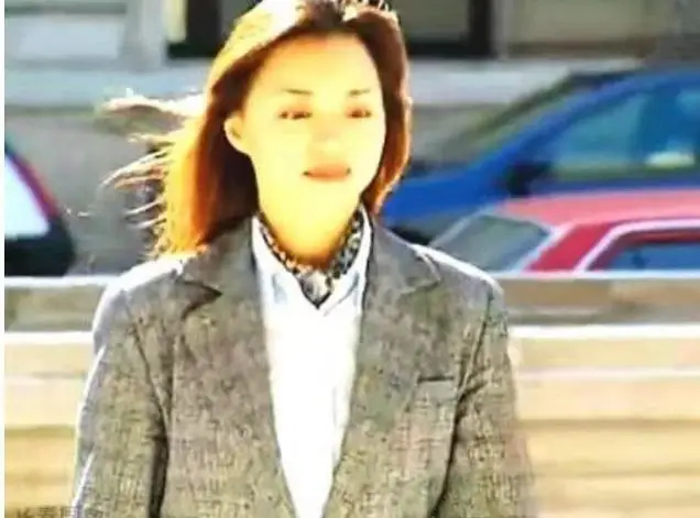 董卿年轻时候的照片被曝光,网友高呼这颜值不当演员可惜了_爸爸_气质