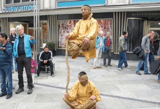 解密街头神秘的悬空魔术原理原来你也可以做到