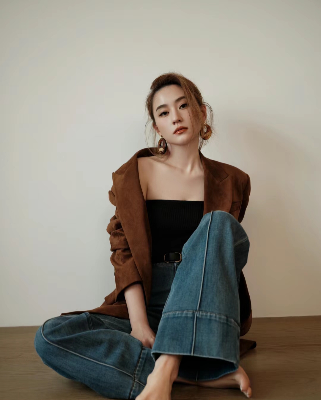 何超莲 时尚新宠,简约风范!