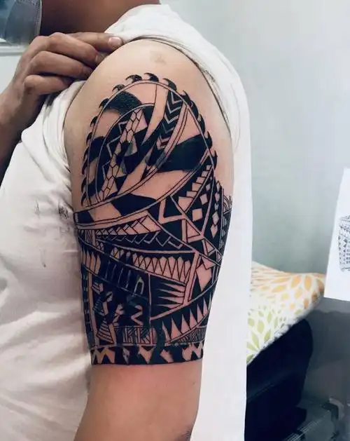 图腾半臂遮盖纹身图片_图腾纹身图案