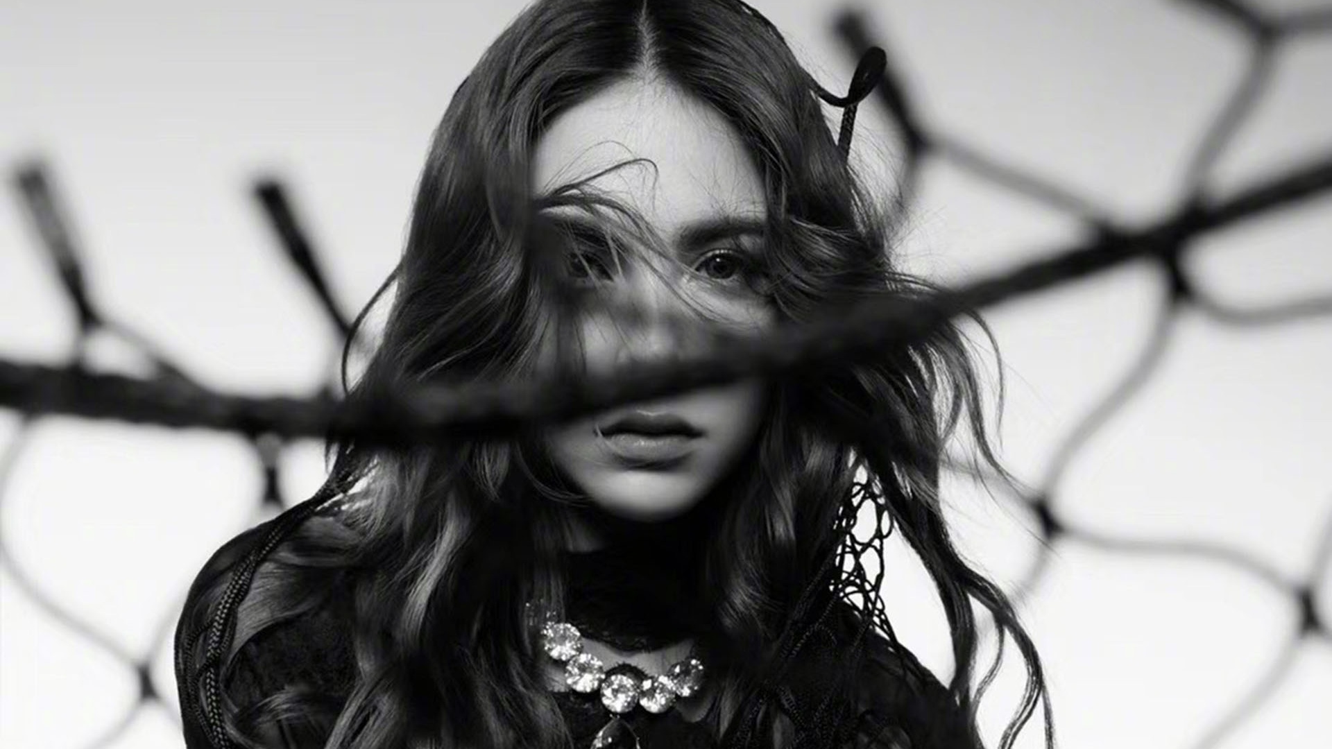 昆凌暗黑系魅惑高清桌面壁纸壁纸