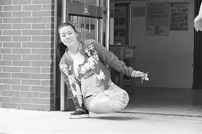 "无腿女孩"王娟:"大海上没有不带伤的船"