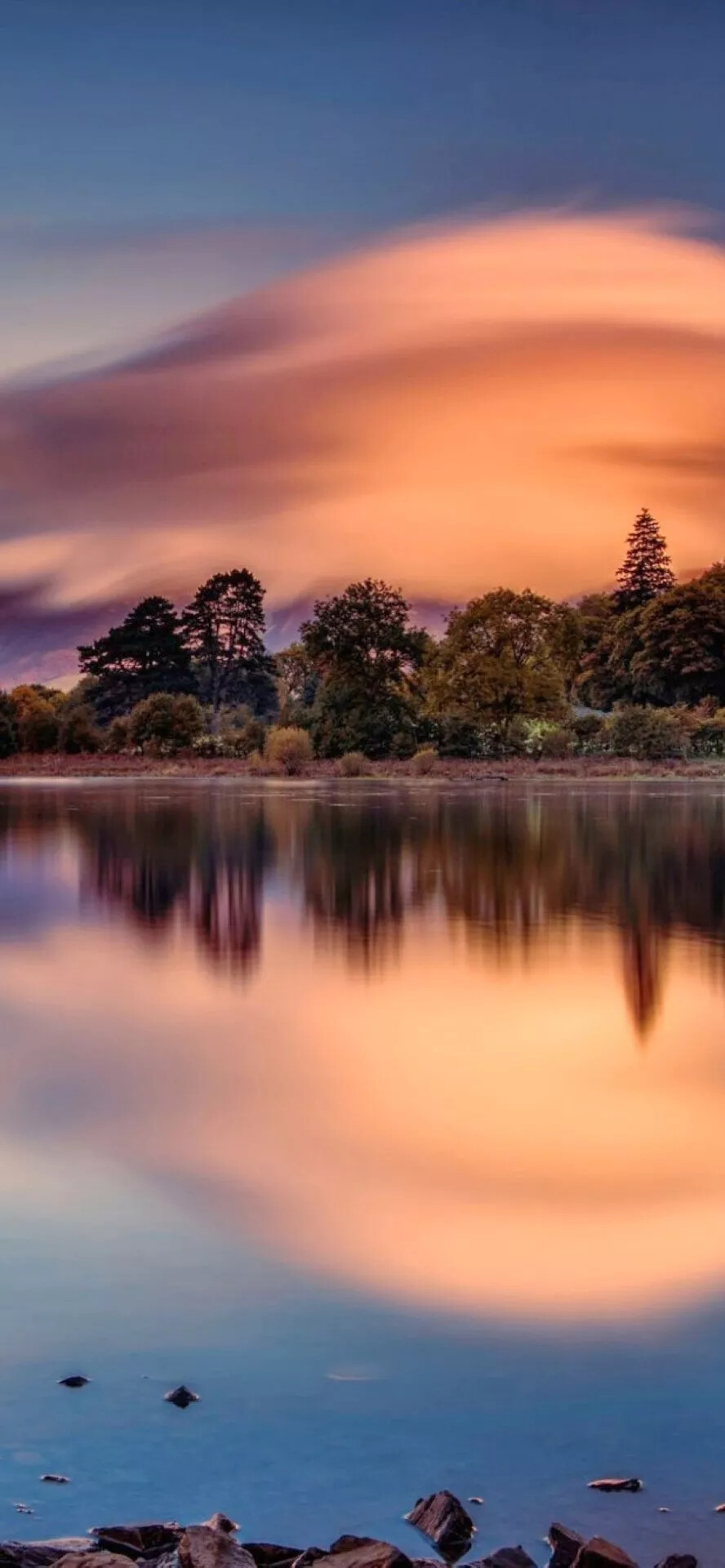 唯美水面倒影风景壁纸