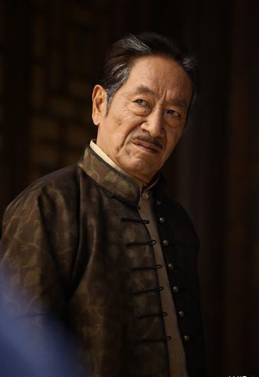 73岁老戏骨娶了个小娇妻,婚后生了两个孩子_王奎荣_年纪_反派