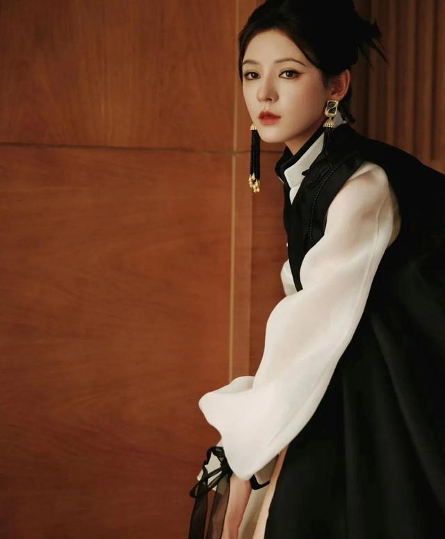 龚俊和钟楚曦合作主演的最新剧集《我要逆风去》近日开播,原本预计会