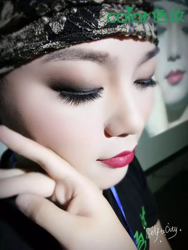 这位色妆男学员看起来比第一网红朱碧石还要美上三分呢!