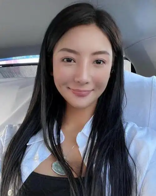 广东23岁美女老师坚持健身练出迷人身材爱运动的女人有魅力