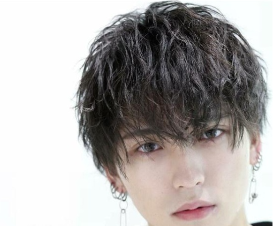 男生日系懒惰发型卷发,清新时尚显脸小的男生卷发