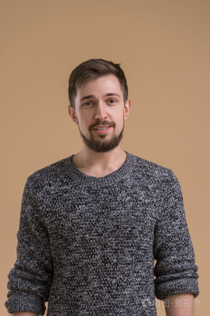 微笑的男人肖像照片-正版商用图片0bgfwm-摄图新视界