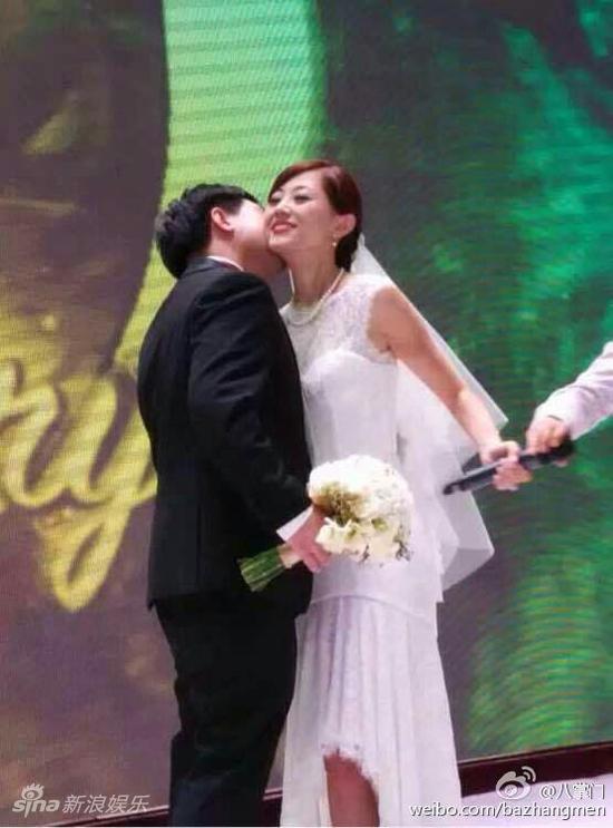 曝凤凰卫视女主播杨舒已婚 6月昆明办婚礼