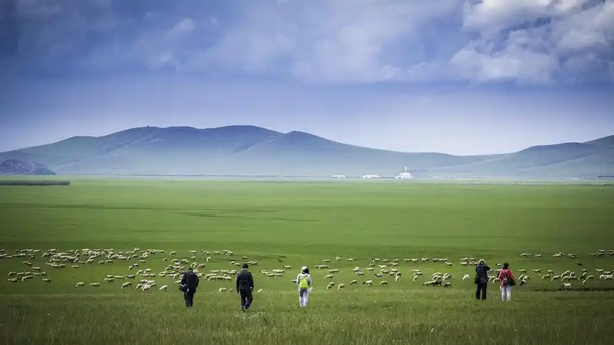 19号"天堂草原"乌拉盖·璀璨阿尔山天池·"中国最美草原"呼伦贝尔大