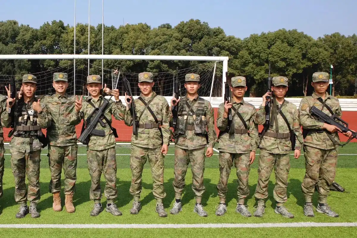 战略支援部队某部持续掀起练兵备战热潮.