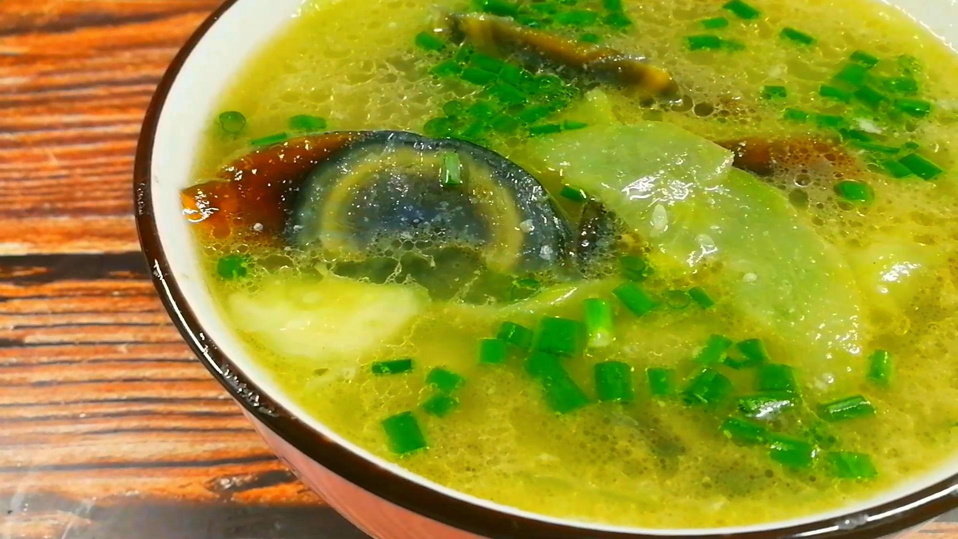 这种方法做出来的皮蛋黄瓜汤,味道鲜美极了,2分钟学会!