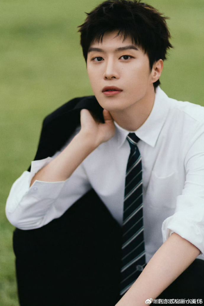 范丞丞制服男高##范丞丞棒棒糖校霸