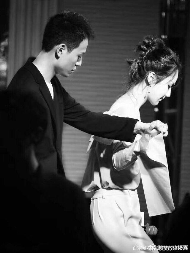 杨紫走红毯不穿高跟鞋,改穿马丁靴,还是靠自己靠谱!_邓伦_后邓_人家