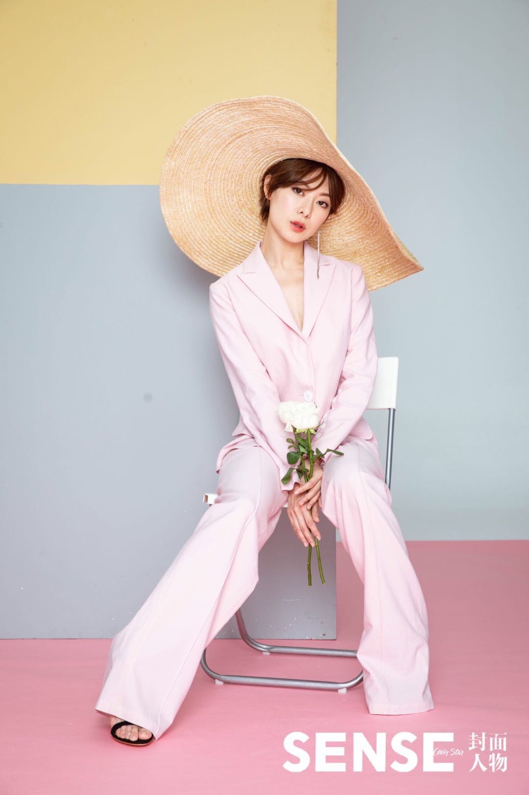 王汀最新写真曝光 酷与柔的另一种解读