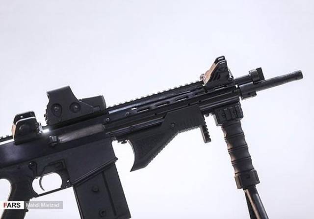 伊朗最新推出了一款"佐勒菲卡尔"7.65mm突击步枪