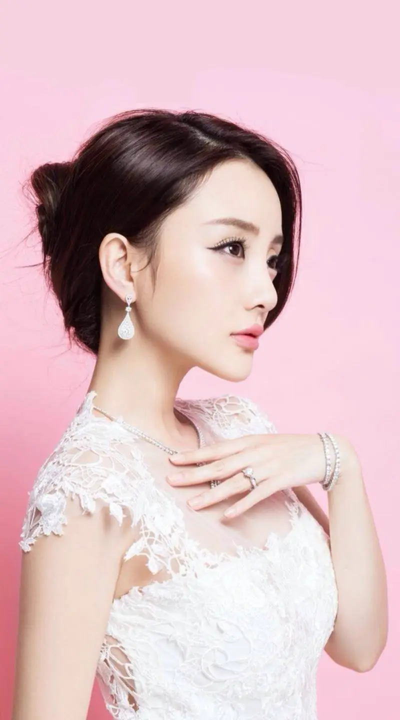 跌落凡间的精灵李小璐,以天浴出名的青涩水蜜桃,如今饱满绽放迷人芬芳