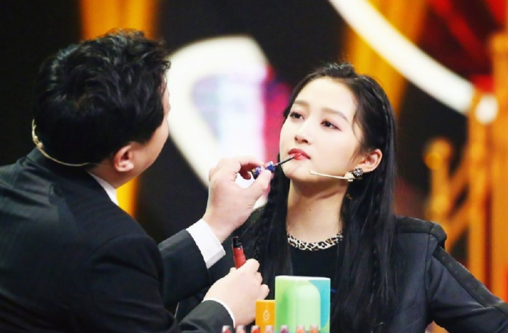 沈腾给关晓彤化妆看清最终效果估计鹿晗都认不出来