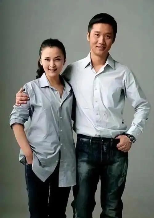 演员许云帆:娶黄志忠前妻何音,和继子处成朋友,结婚至今无子