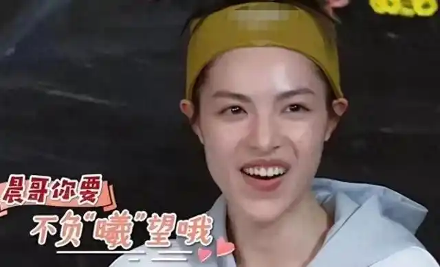 钟楚曦被冯小刚捧红成龙接着捧年纪轻轻被各位大佬钟爱